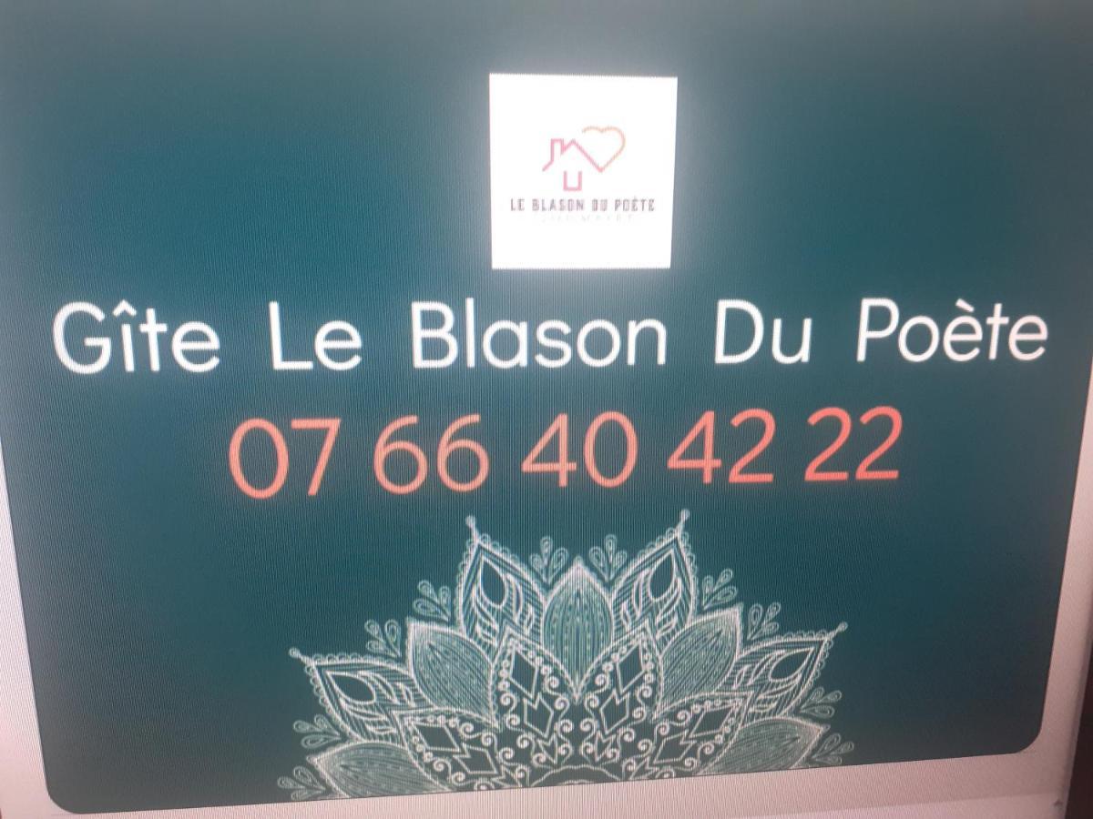 Le Blason Du Poete Mayet Екстериор снимка